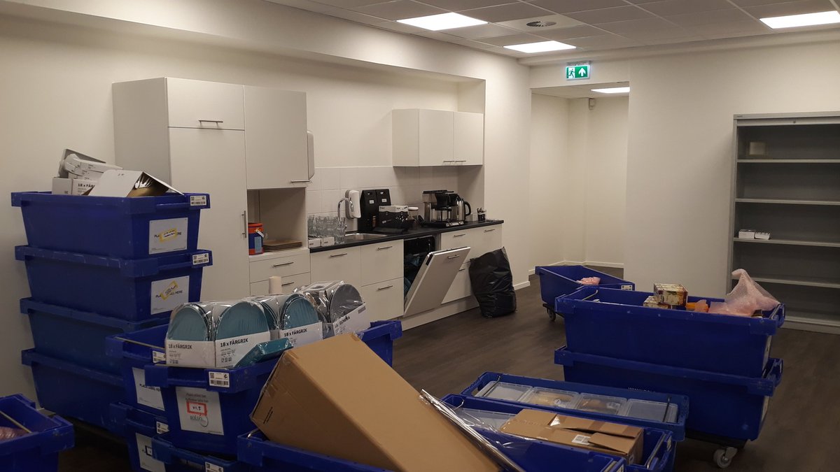 mens_in_bedrijf's tweet photo. Maar de koffie is klaar en de Wi-Fi werkt #verhuizing @BTO_Sociaal @Incluzio Met dank aan @FacilicomFS https://t.co/zLHJvDdiDV