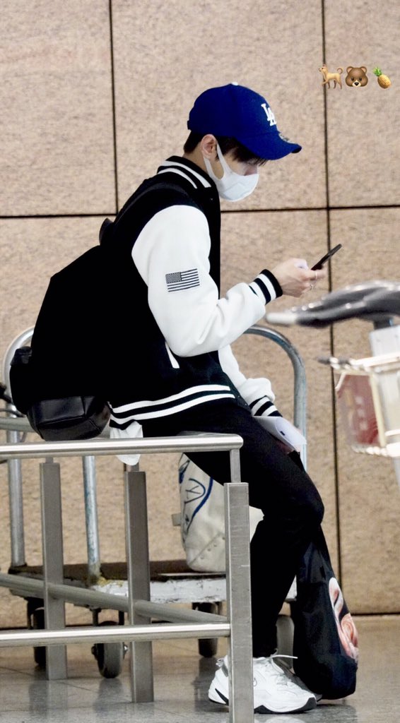 xxHuangkk tweet media