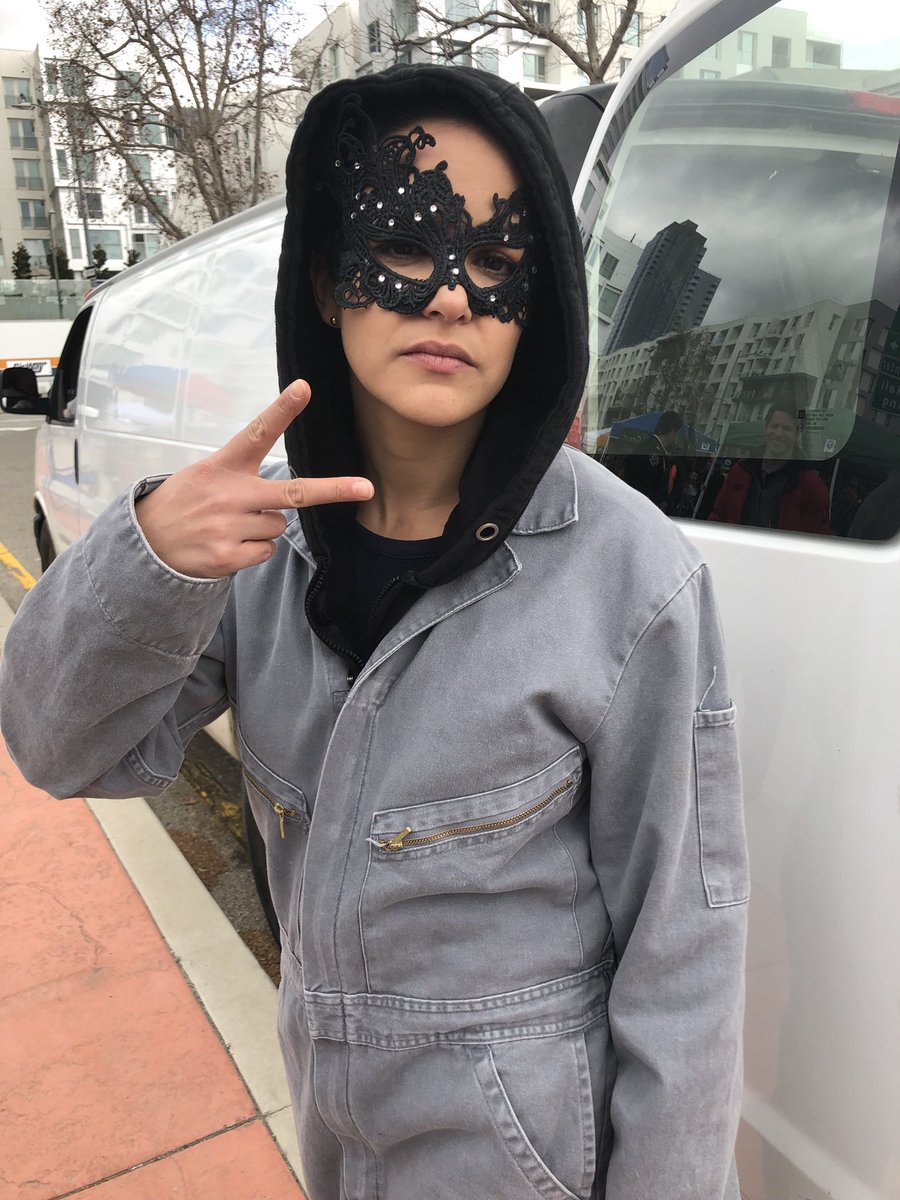 melissafumero's tweet photo. Ok west coast!! Here we go! #Brooklyn99 https://t.co/AFj3y0oEsR