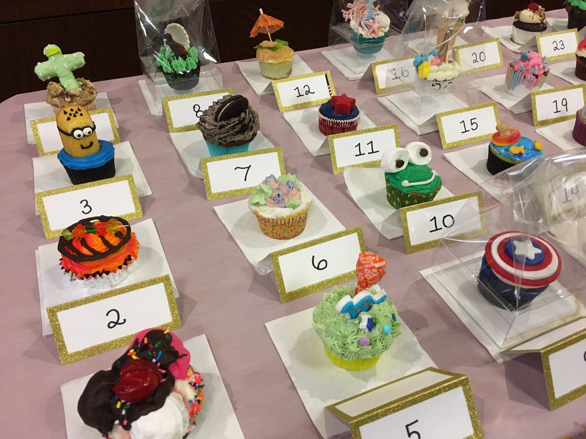 BruceRudi's tweet photo. Sweet Temptations tonight at the cupcakes for a cause sale and competition… Awesome creativity by our parents. https://t.co/Eto9asxYJP