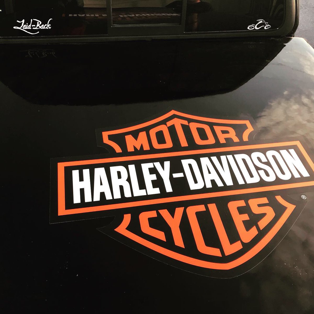 signsonwheels's tweet photo. Original decals - Installation #harleydavidson #decals #customdecals #signs #printing #design #signsonwheels #miami #carteles #imprenta #impresiones #customtruck https://t.co/A7b1cIkRio