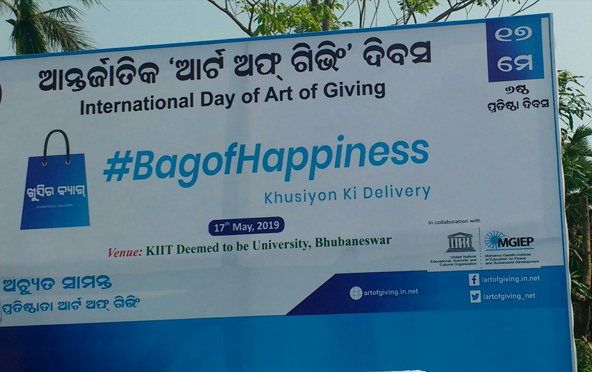 Celebrating International Day of #ArtofGiving by distributing #BagOfHappiness with Stationery material.@artofgiving_net
