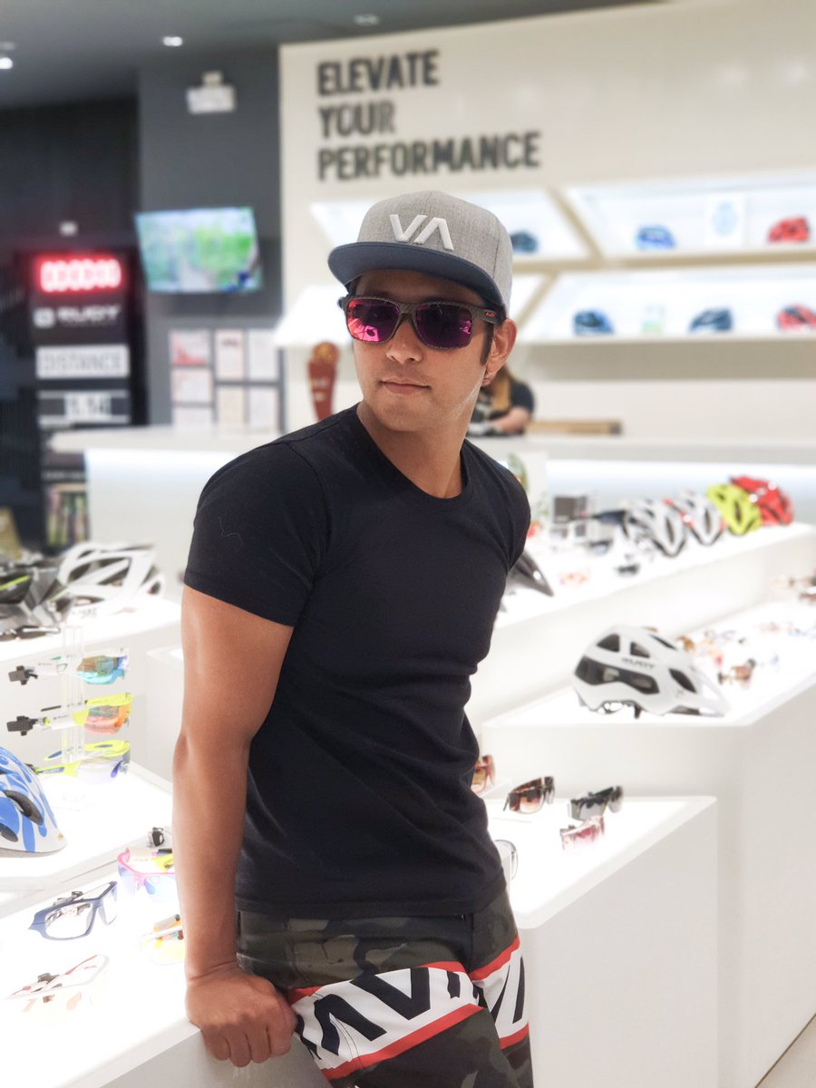 nacinorocco's tweet image. Today’s weapon of choice: @rudyprojectph ‘s spinair 57 TS series. 👓 ready for the ☀️ .#ElevateYourPerformance #RudyProjectPH