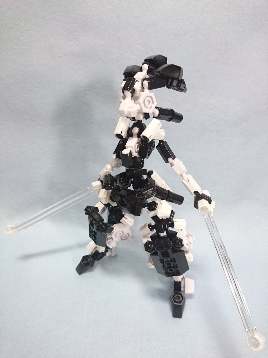 viridis_nix's tweet photo. コンペ用3体目の試作は何となく出来てるけど、配色はほぼ考えてないからカオスなカラーリングになるかも知れない

#アソブロック #asoblock https://t.co/t0fc1Tj1HF
