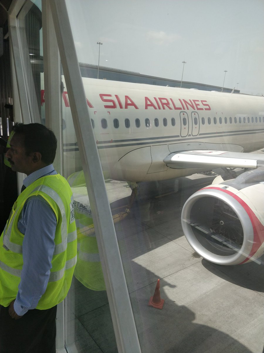 The karma here continues to chase me. Take a look at the  @airvistara flight o am just boarding!!!!