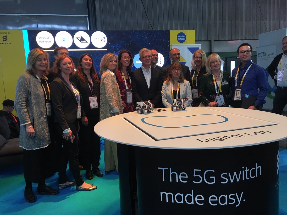 EricssonFrance's tweet photo. Börje Ekhlom CEO &amp; Président @ericsson et @AmbassadeurSE en visite sur le sand de la Suède @VivaTech avec @FranckBouetard et les équipes @EricssonFrance et @ericssonItalia. Merci à tous ! #Vivatech https://t.co/g2mRX09jgo https://t.co/bGm0rkGPZz