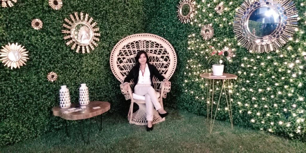 angelsci0218's tweet image. La silla similar a la de @cerati en el video clip &quot;Me quedo aquí&quot; 😍😃
#expodeco