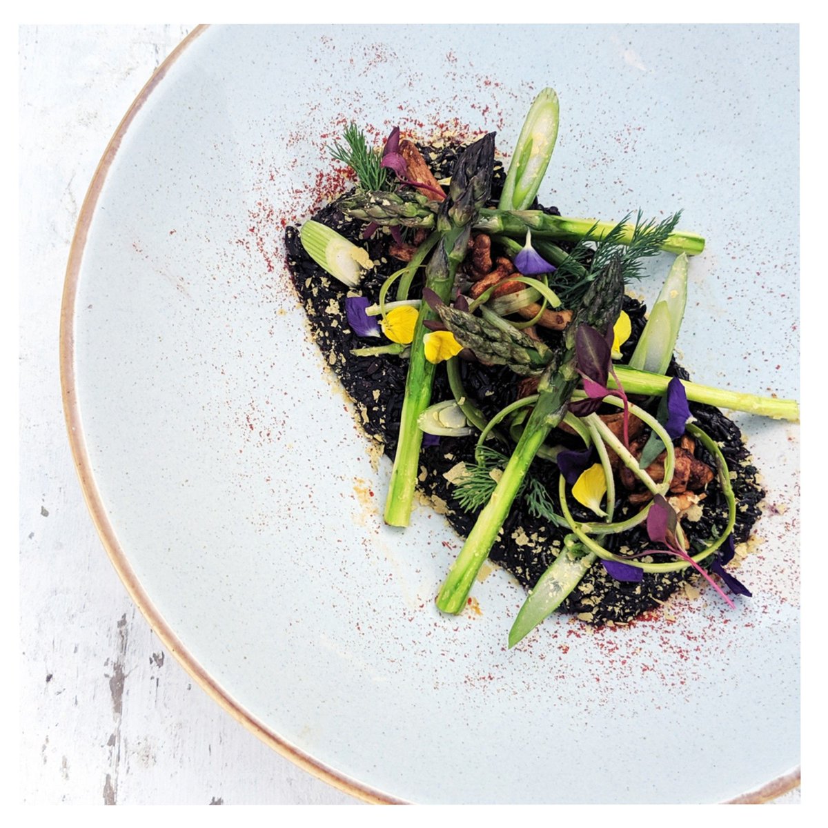 British foraged mushrooms on a rich tarragon wild rice risotto and shaved asparagus. This is vegan done right! Join us on the 7th and 8th June for a night filled with seasonal produce ✨