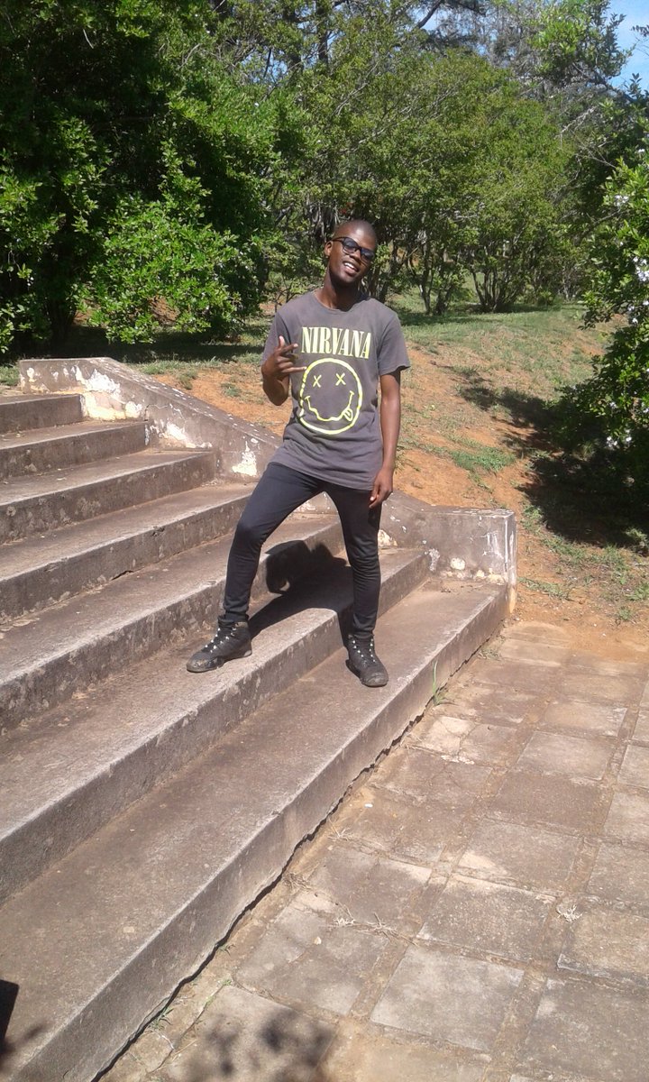 BMayne5640's tweet photo. Future Mfana, future designer! #BeeMayne #ThirdEYEtalianEP #RealEYESEP #Nirvana #Music #Art #Designer #Friyay #FridayFeeling #Mmemberville https://t.co/OovSk6XWZq