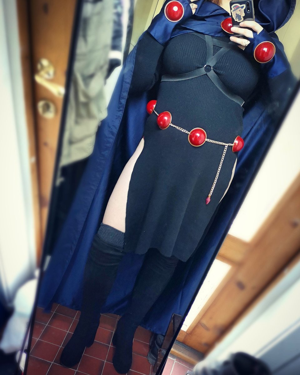 IhadraCosplay's tweet photo. Tomorrow 🖤
Can't really see how tall these boots are 😱🖤
Upgraded Raven for the new shoot with a new dress/tunic, second hand from @s_imaginarium , boots I had forgotten I had and a harness I found after years🖤

#cosplay #cosplaypreview #cosplaywip #raven #ravencosplay #DC https://t.co/j4JIFuKPj3