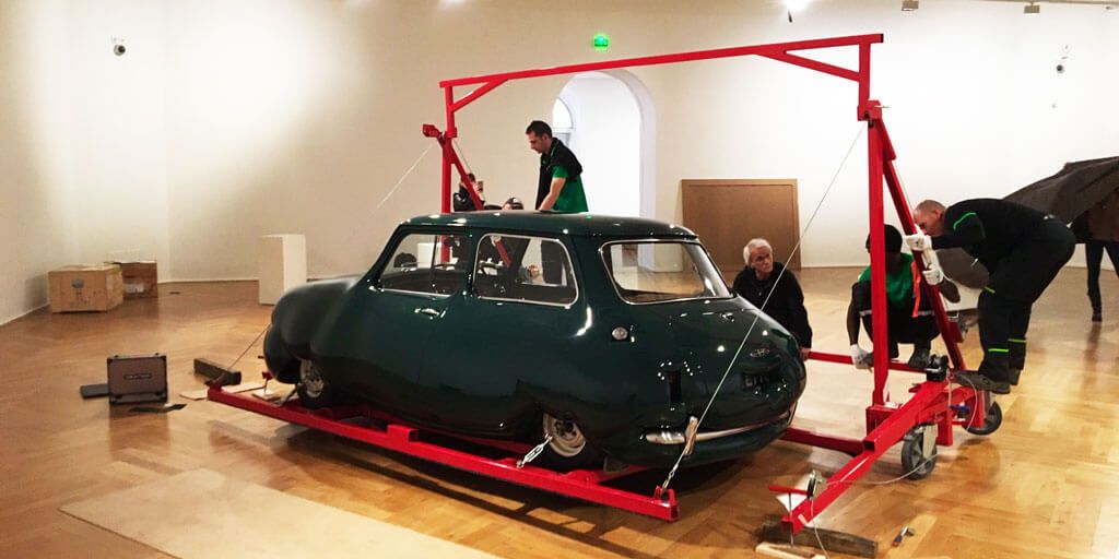 [#NEWS] MONTAGE DE L'EXPOSITION ERWIN WURM À MARSEILLE
Un exemple d'installation d'œuvre par #BovisFineArt #Escolan avec la manutention délicate de la "FAT MINI", une Mini Austin "relookée" ! 👉 En savoir plus buff.ly/2W9gn2j
#MontageExposition #BovisFineArt #HommesDeLArt