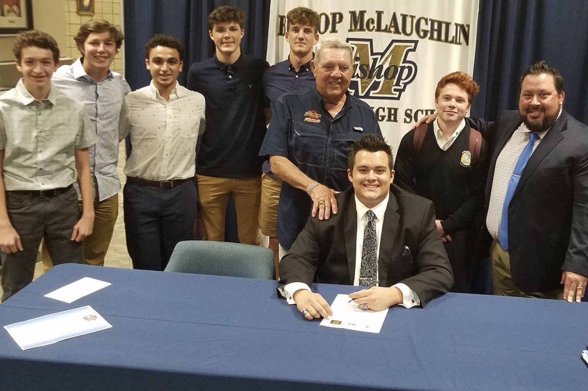FootballBishop's tweet photo. Congratulations to Frankie Vera as he signs his LOI to attend Baldwin Wallace University. Way to go Frankie. We are very proud of you.  @BMCHSNavyNation @BMCHSNavyNation @PascoCountyFB @SSACFootball https://t.co/VEpQOGr1dM
