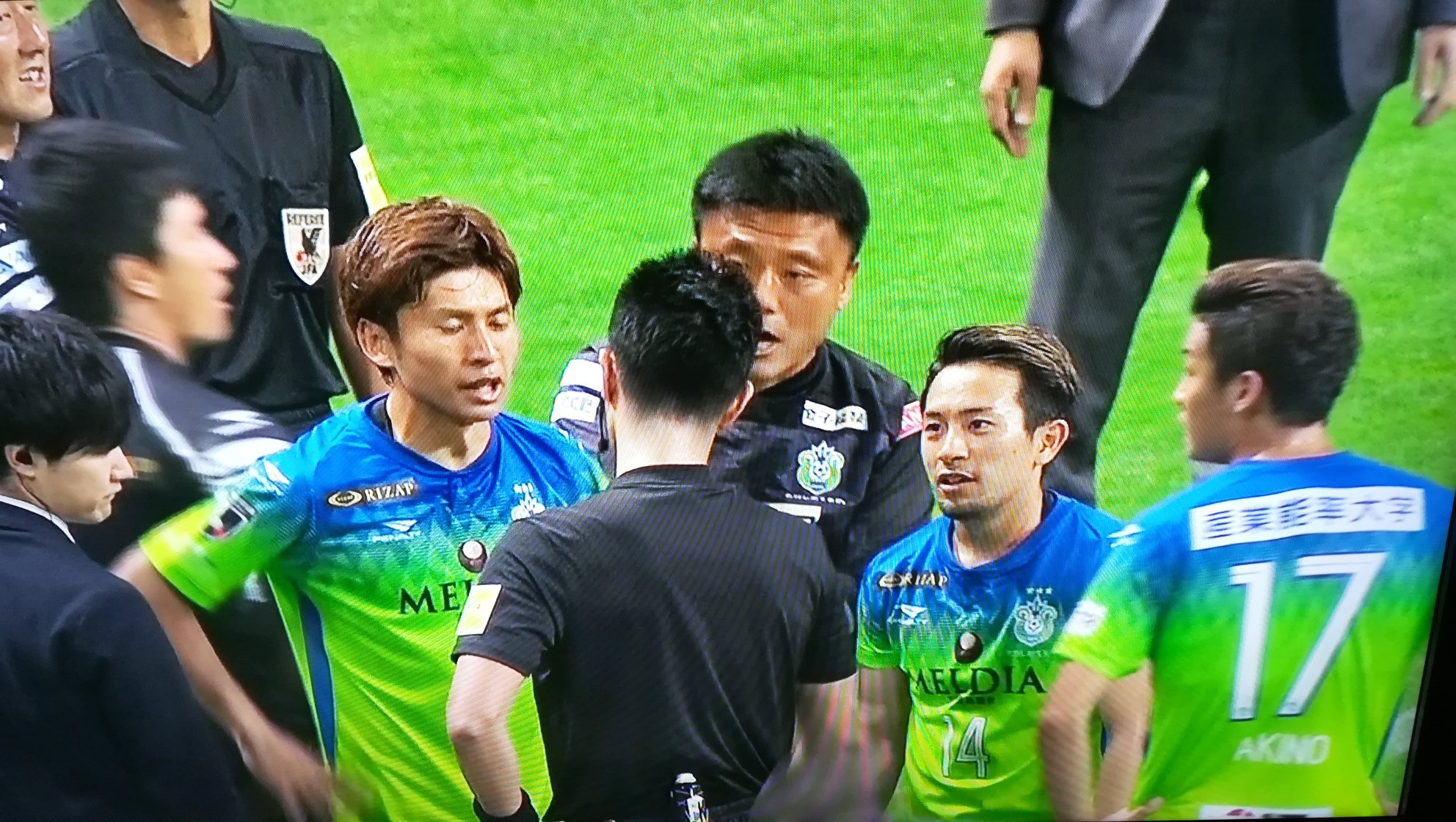 河口信洋 浦和 湘南戦 湘南側の明らかなゴールが ノーゴール判定どころか主審完全に置いてけぼり J歴史に残る大誤審 かも とか言ったら完全にノーゴールで決着 えー浦和サポだがこれはまずいっしょ T Co U5nmufovdm Twitter