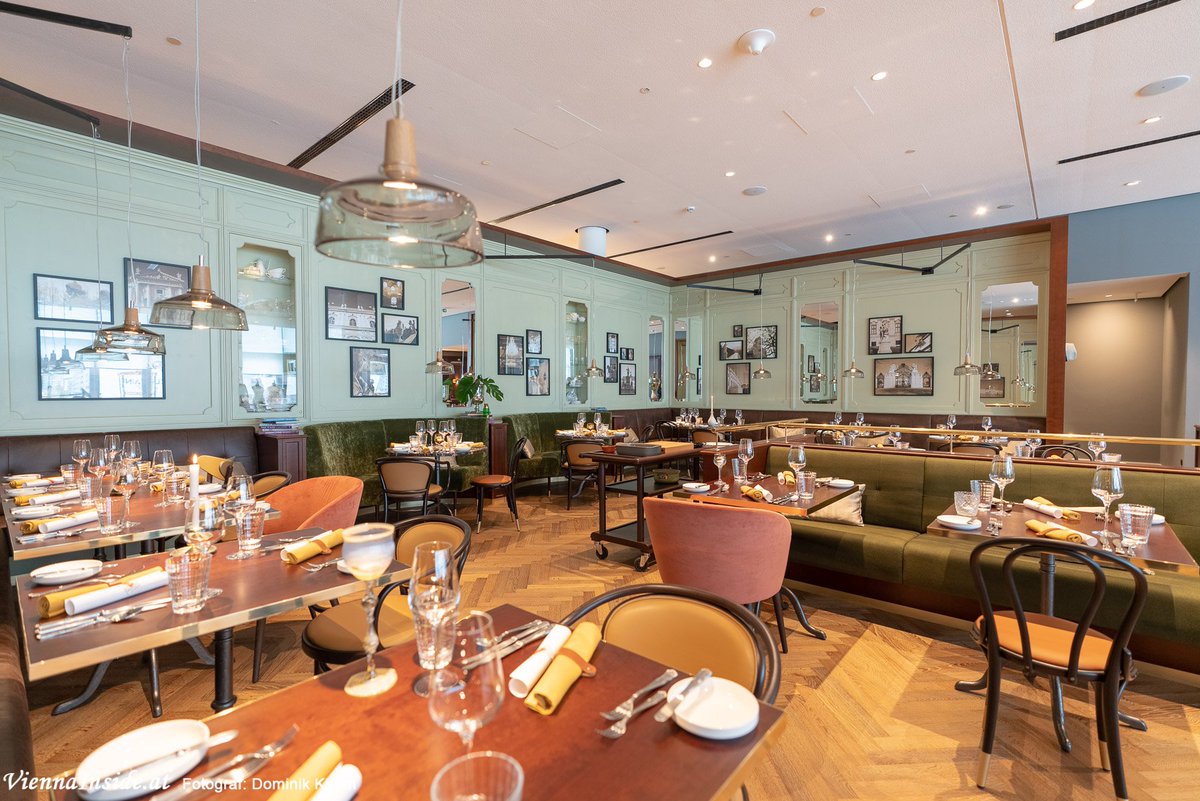 ViennaInside's tweet image. In Wien gibt es einen neuen Hotel-Kulinarik-Bar Hotspot 😍 Im Zug der Eröffnung haben wir einen Rundgang durch das Hotel Andaz, dem Restaurant Eugen21 und der Rooftopbar Aurora gemacht #empfehlenswert #ViennaInside viennainside.at/hotel-andaz-op…