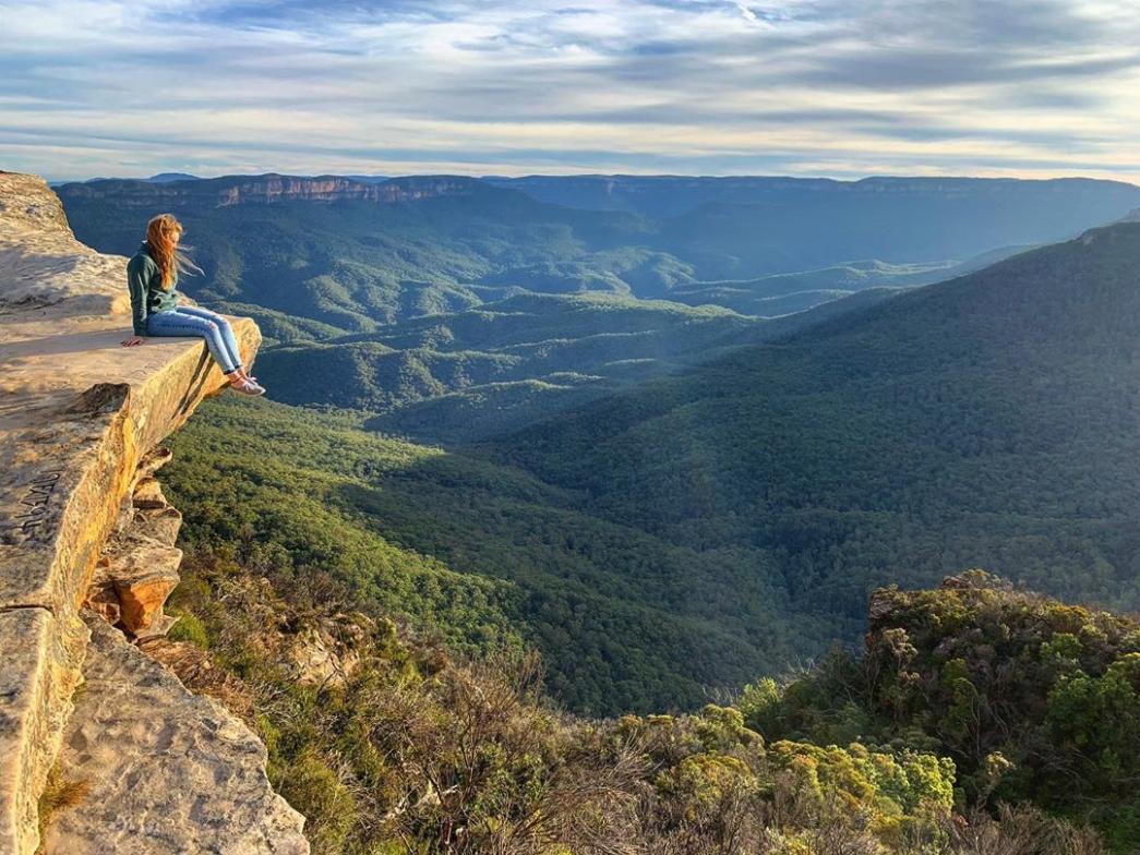 scenicworld_aus's tweet photo. We can think of worse places to soak up the last rays of sun on a crisp #Autumn day.
Lincoln's Rock in #WentworthFalls is popular with locals and visitors alike, serving up sweeping views of the #JamisonValley.
📸 via IG/ supert3rri https://t.co/EnGsNmnwEb