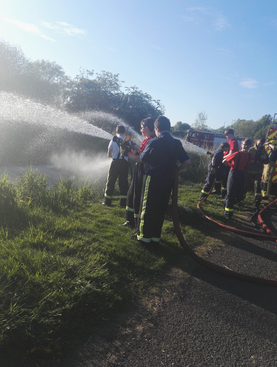 Amazing work from South Shields Fire Cadets. Saving our pond from completely drying out and all the tadpoles from death! @Tyne_Wear_FRS we thank them on behalf of all the #wildlife and the community Really proud of these young cadets 😍 it was not as easy as they made it look!