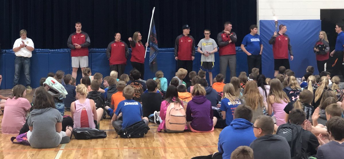 The Torch Run passed through Parkston Elementary on Thursday 🔥