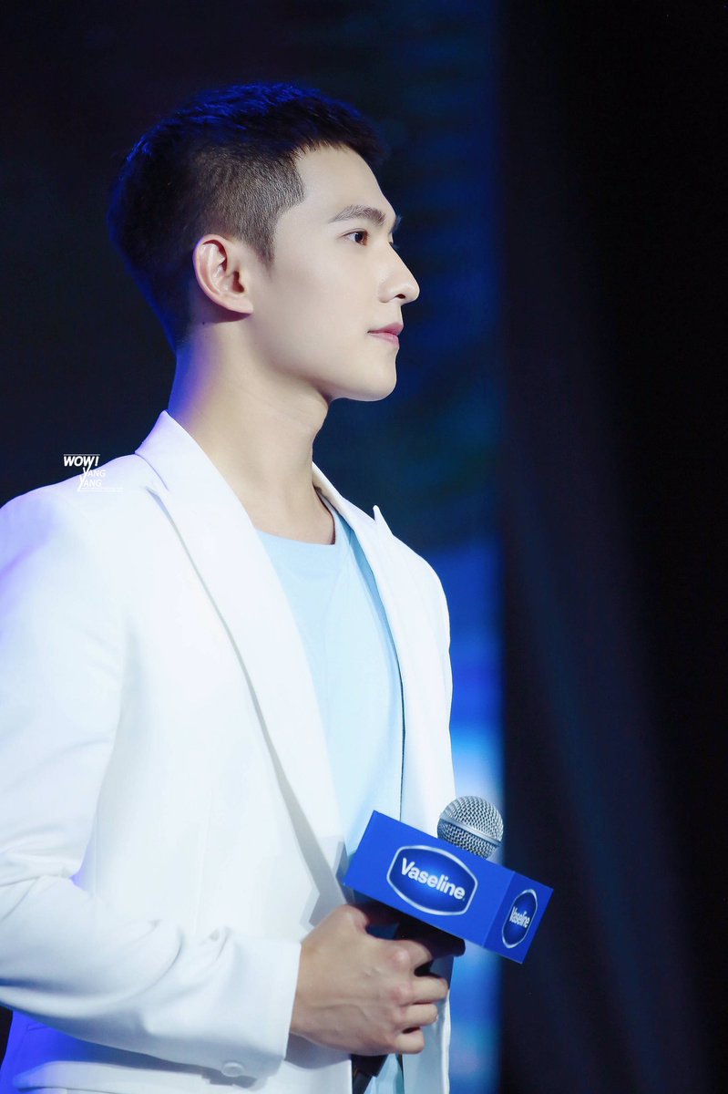 wowyy0909's tweet photo. Wow! 20190516 Vaseline FM 
Cool boy with the cutest expression😭😭😭#YANGYANG #양양 #杨洋 https://t.co/RLNo8RaDKh