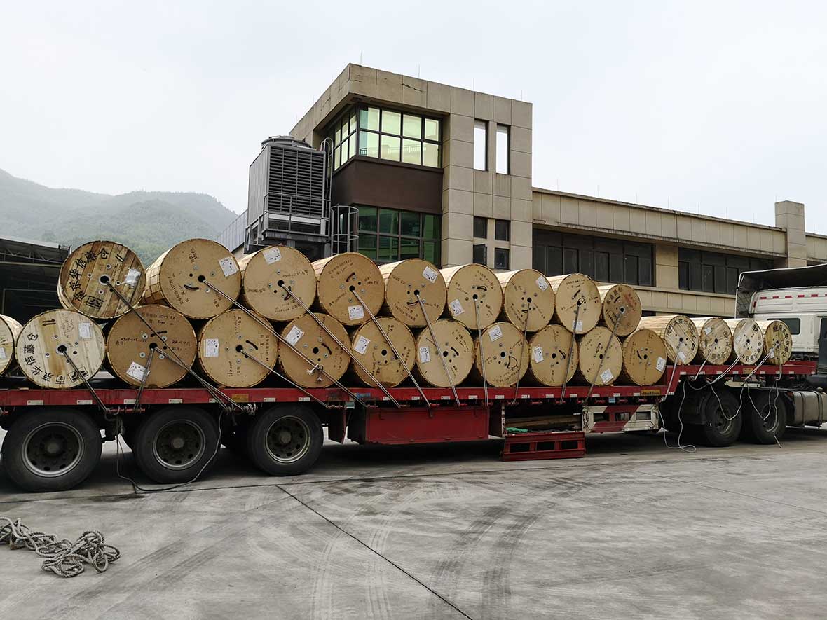 mattjiang10's tweet photo. This noon, a truck of fiber cables shipped to another city for 5G.
Nice Friday! https://t.co/JLHUiThrGl