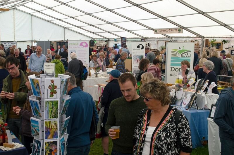 SpringT1de's tweet photo. Getting ready to welcome this scrumdiddlyumptious lot to #SpringTide2019! @DorsetGinger
@dorsetchillisho @MarshwoodCider @Thebook_bucket @SamsPigs @DorsetSeaSaltCo
@Fusselsrapeseed @DorsetShellfish
#MrsTsTeatimeTreats @dogdelights @wmiltoncider
@IlariaPadovani @NeilBarnesPhoto😎 https://t.co/afPvpB2VGB
