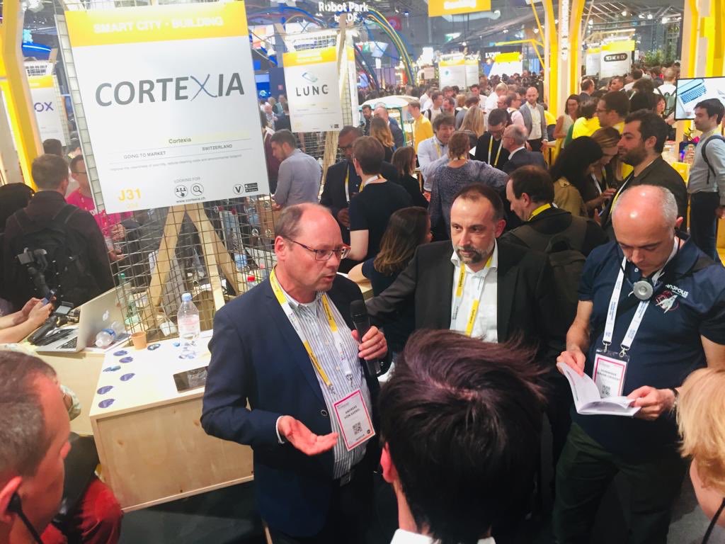 Super esprit sur le stand #FrenchIoT #groupelaposte #Simplifierlavie pour #vivatech avec le team #cortexia2 et nos collègues de #makidoo , #streetco, #lanceyenergystorage, #lifeinea, #posos_tech