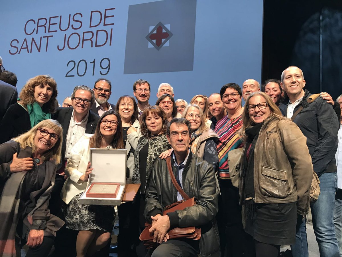 Ahir vam poder acompanyar a la Federació <a href="/FMRPc/">FMRPedagògica</a> per recollir la #CreusSantJordi2019 en reconeixement als més de 30 anys d'encomiable tasca com a referent de l'educació del país. Molt contentes de compartir amb tots els Moviments aquests anys, continuem caminant!