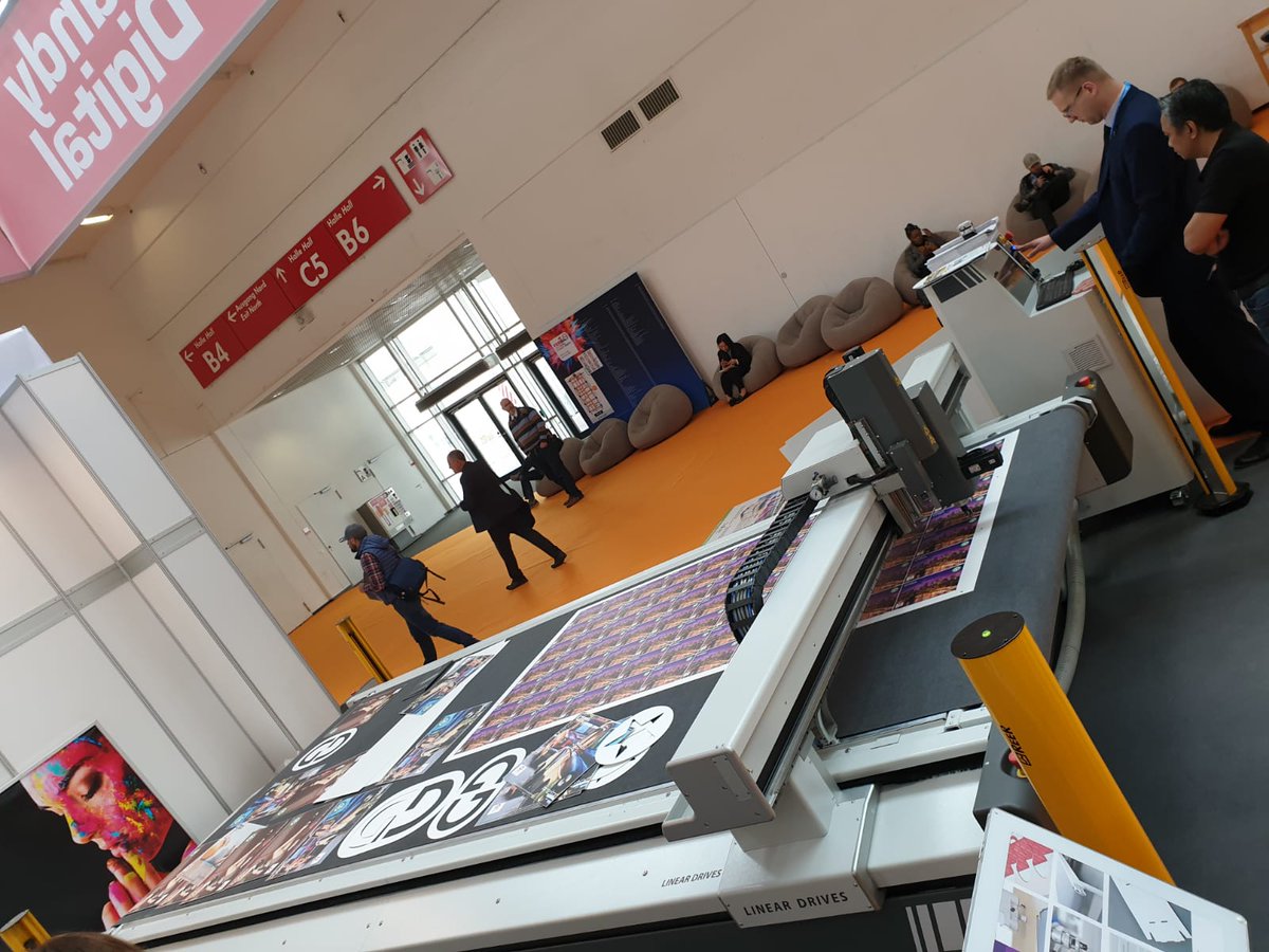 At #Fespa2019 Gandy Digital presents its new high speed linear cutter powered by Kimla. This cutter is unique on the market! Stand B5-H95.
#linearcutter #largeformatprinting #kimla #gandydigital