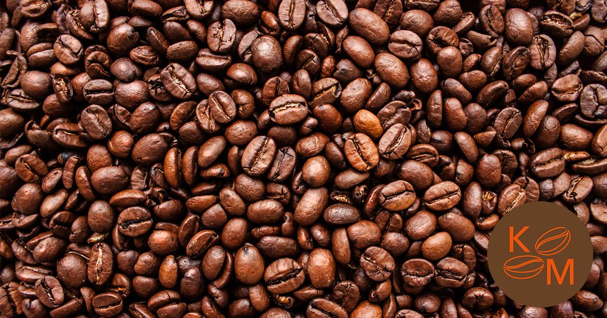 Wist je dat… koffiebonen eigenlijk geen bonen zijn, maar pitten van de koffiebes?! #koffiebonen #koffie #koffiebes #dekoffiemeulen #feitenoverkoffie