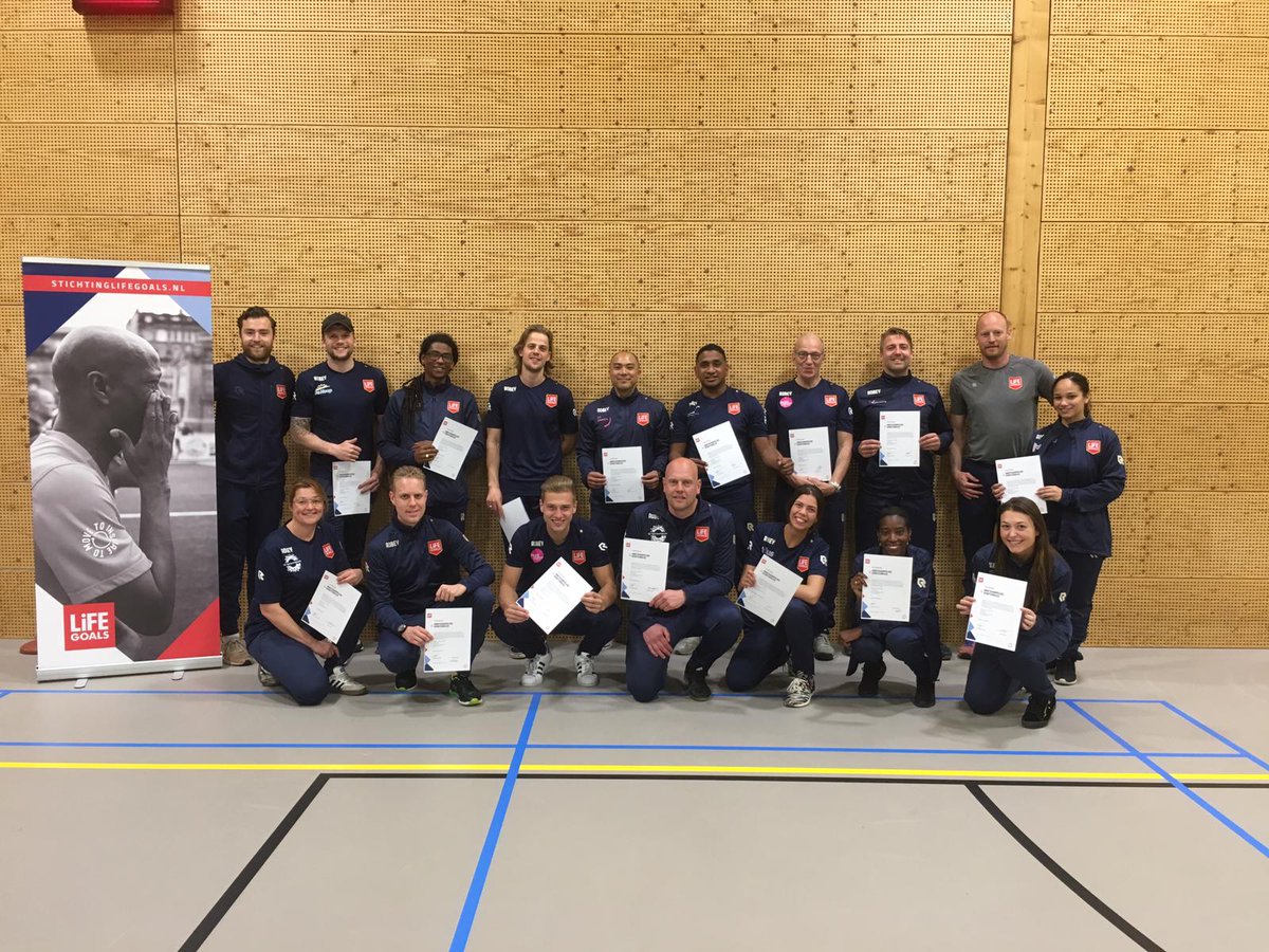🎉🙌De Life Goals beweging is maar liefst 15 Maatschappelijke Sportcoaches rijker! 
De kersverse coaches gaan sporttrainingen voor onze doelgroep verzorgen in diverse steden waar een Life Goals Programma draait.