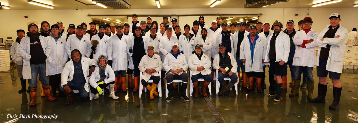 I was honoured to be asked to take this photo today.
Signalling the end of an era,the buyers and auctioneers of #Brixham #Fishmarket.
New technology will soon see the end of our traditional Brixham fish auction. <a href="/Brixhamfishmkt/">Brixham Fish Market</a> <a href="/DevonLiveNews/">Devon Live News</a>