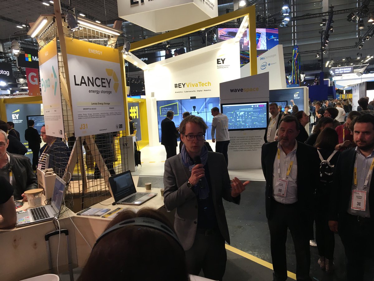 VanessaChocteau's tweet image. [En direct #VivaTech2019] Quoi de neuf pour la #SmartCity ? Rencontrez @Cortexia2 @LanceyStorage @StreetcoApp #startups accompagnées par #FrenchIoT
📍Lab @GroupeLaPoste @Docapost 
#TransfoNum #SimplifierLaVie #EfficacitéEnergétique #PMR 💡♻️