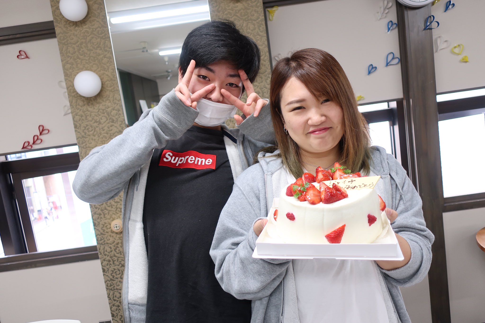 تويتر 青山ビューティ学院高等部京都校 على تويتر 明日が誕生日のねねちゃんに3年生からサプライズ 本日の京都校 美容 高校 通信 京都 Birthday サプライズ Dior 香水 ミスディオール パティスリーナチュールシロモト T Co Kfkror2sl5