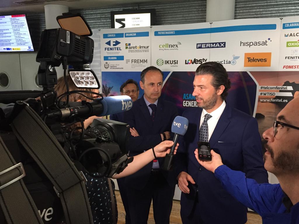 fremm_es's tweet photo. #FREMM acoge con gran éxito el Congreso Nacional de Telecomunicaciones #Telcom19. El consejero de @EUEMA_RM, @jacello, junto a los presidentes de @fremm_es, @FENITEL_ES, @aretelmur y decana del @COIT_AEIT. https://t.co/u5o5wDMQou