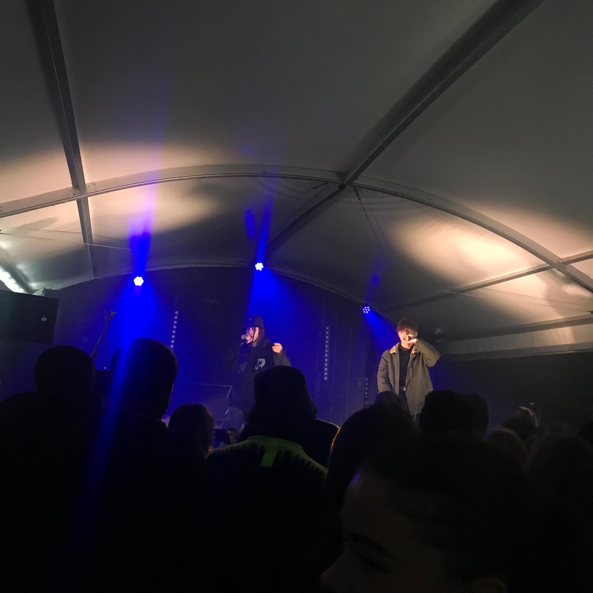 Débutons cette journée par une prestation de rap au #NouveauFestival 🎤
by Asya