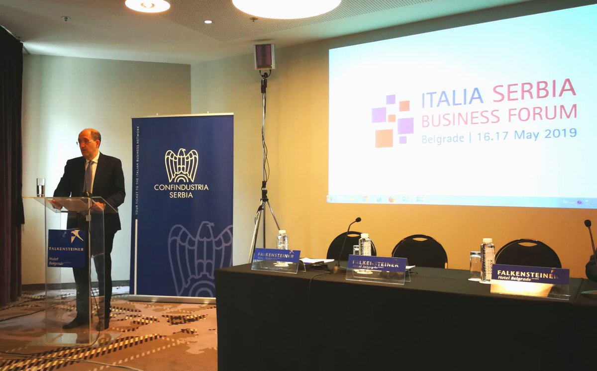 ItalyinSerbia's tweet photo. Ambasador @lo_cascio1 na  “Italija – Srbija Business Forum” 🇮🇹🇷🇸 koji organizuje @ConfSerbia .
Privilegovani odnosi Rima i Beograda nude nove mogućnosti za italijanska preduzeća u Srbiji . 
Samo napred! #sempreinsieme #zauvekzajedno #140anni #10anni https://t.co/vi167rfz3G
