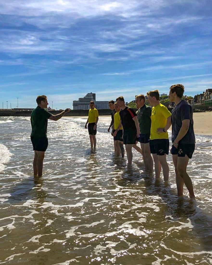irish_guards's tweet photo. Physical training doesn't have to be boring!ย
For Fitness Friday, these Irish Guardsmen take a trip to the beach to add a little variety.
#irishguards โ๐
#TheMicks
#TheGuards
#FightingMicks https://t.co/YiqLBfqw50