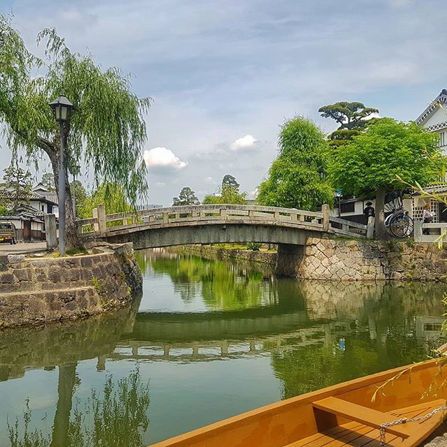 Le quartier historique de Kurashiki 🙂
C'est plus petit que je le pensais mais ya plein d'adresses cools et des rues sympa autour pour poursuivre l'exploration ! bit.ly/2W6EuyS