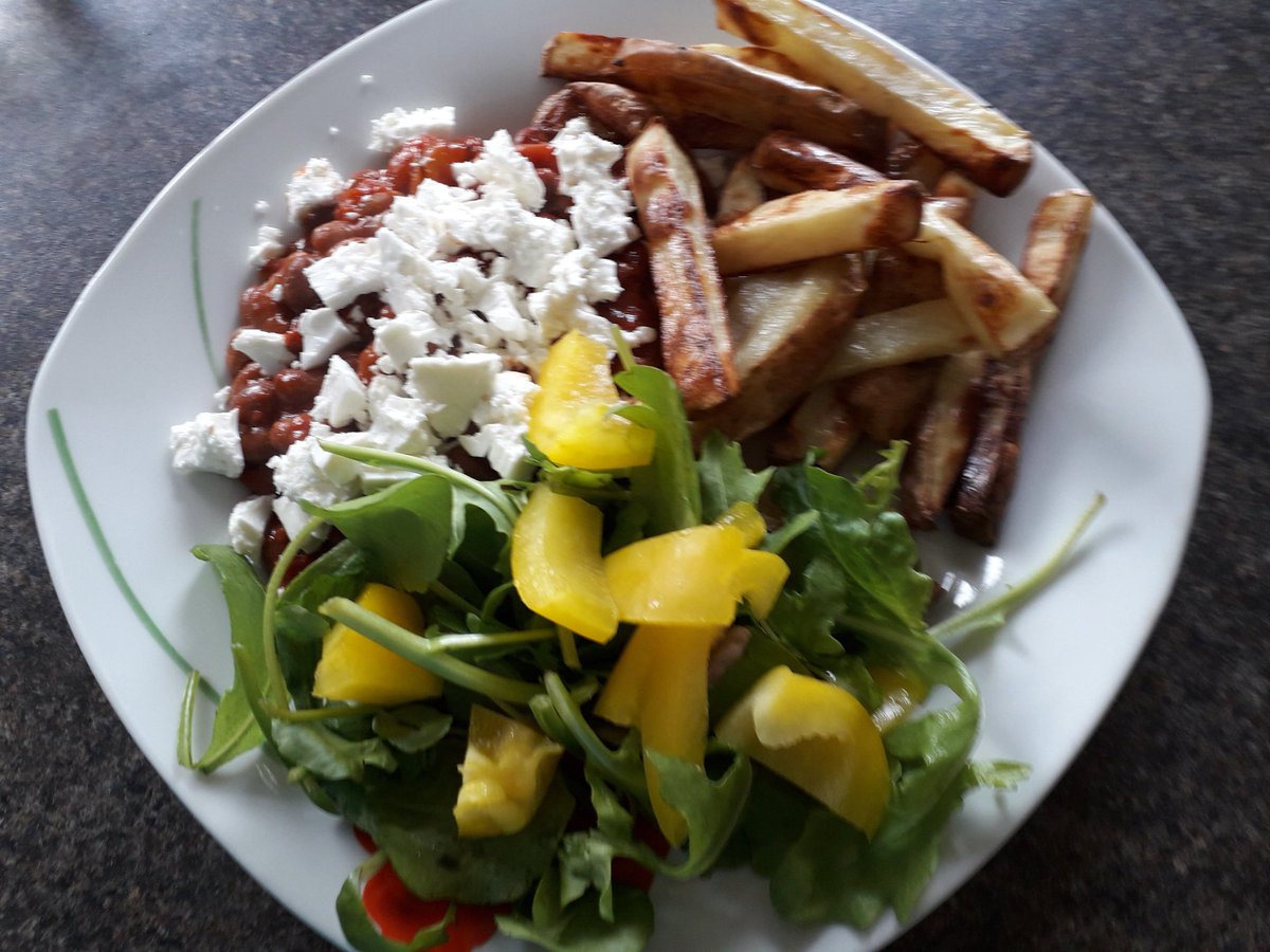 JanetFIRTH8's tweet photo. Healthy but filling lunch after a run. Loving the @KraftHeinzCo Creationz Spanish Beans. Delicious, served with slimming world chips, salad and topped with @Morrisons reduced fat salad cheese. Healthy eating with @SlimmingWorld  #slimwithjanet #slimmingworld
#milnsbridgehall https://t.co/TZtFgViwas