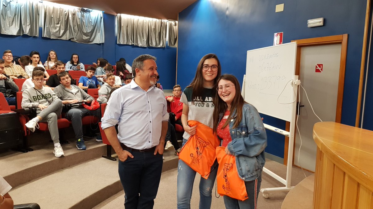 esiiab's tweet photo. @uclm_es @ivarea @Elena___Navarro Y los ganadores del #Kahoot sobre el #ScratchDay2019 en @esiiab @uclm_es son: Primer premio https://t.co/MEtxdICHvM