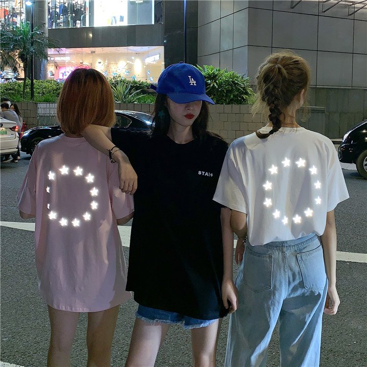 Wear_Blossom's tweet photo. [RT추첨]

✨반사 은하 반팔티🌙

앞면과 뒷면에 나염이 포인트인 상품이에요! 빛을 받으면 반사되는 재질로, 번쩍번쩍한 멋이 있답니다!

별과 달 두가지 디자인으로 준비되어 있어서, 트윈으로 맞춰 입어도 너무 예쁠것 같아요🌌💘

사이트 https://t.co/wZhSEDRKCb
블로그 https://t.co/mCXtvdi27O https://t.co/8PN3C3Mk51