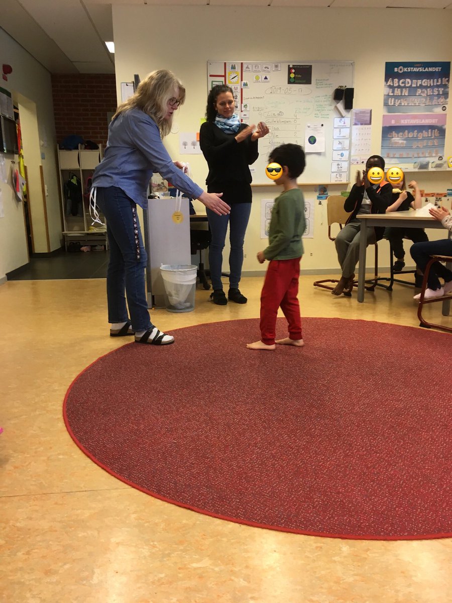 Idag genomförde alla förskoleklasserna @stenkulaskolan  Stenkulaloppet ute på Gröningen! Uppvärmning vid starten, målgång och medaljutdelning.  <a href="/BrankovicSabina/">Sabina Brankovic</a>