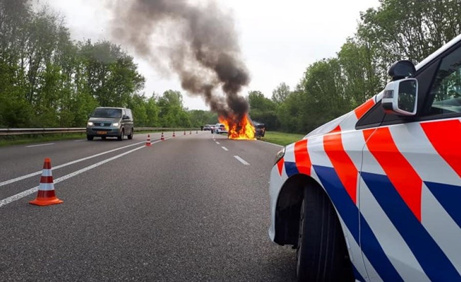 Flinke file door autobrand op N348 bij Brummen dlvr.it/R4t7YF