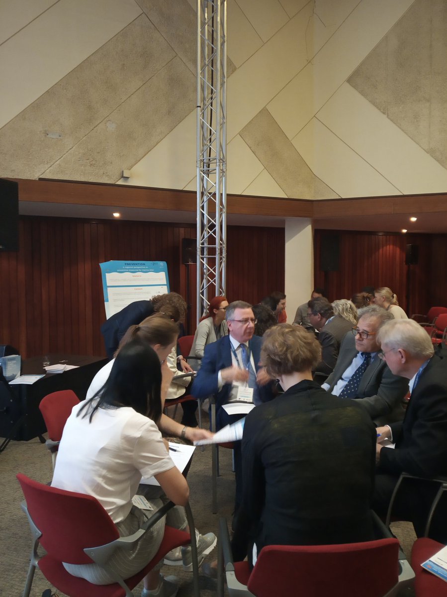Now breaking into groups at the #MarineLitter workshop at #EMD2019

🌊Prevention
🌊Transformation
🌊Recovery 
🌊Mapping & quantification

Participants decide how to tackle this issue from the point of view of a different stakeholer 

#missionocean #cleanseas #plasticpollution