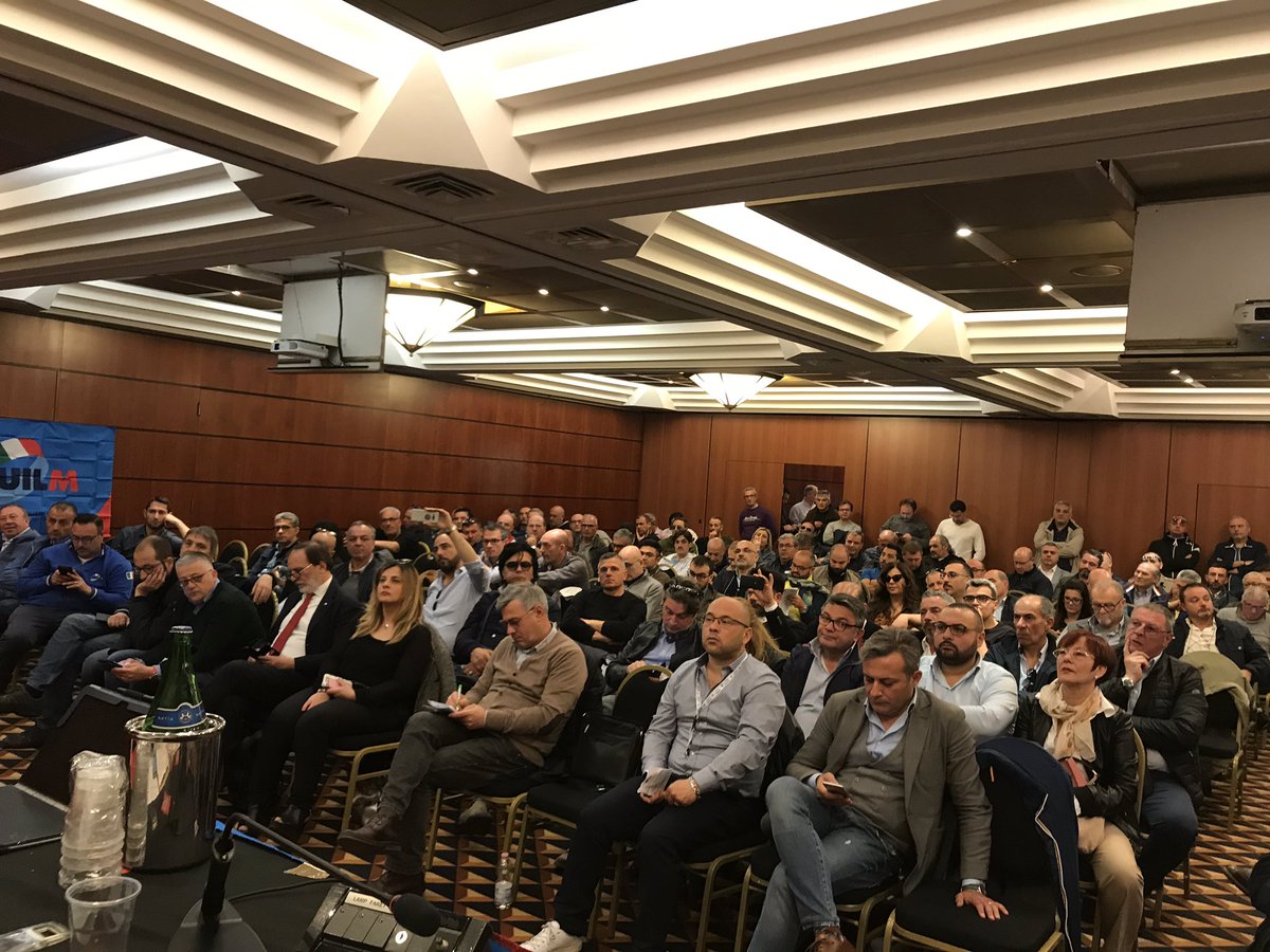 terraccianoFim's tweet photo. #17Maggio h.Ramada 
Attivo unitario #FIM FIOM UILM Campania con 300 delegati per discutere e preparare le Assemblee per lo sciopero del 14 Giugno per rivendicare Lavoro e Investimenti industriali. Conclude i lavori D’Alò Valerio Segretario della  Fim Naz a nome unitario https://t.co/mx3dBLu4WM