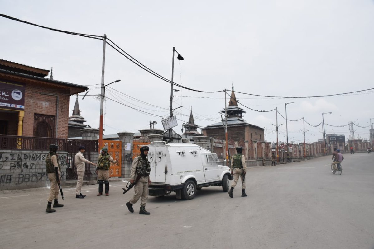 MirwaizKashmir's tweet photo. In the holy month of Ramadan also, the biggest mosque of valley is locked down and put under seige.Thousands of muslims are denied the right to pray there.Such measures reflect the rulers utter disdain for people’s religious rights or hurting their sentiments which is very sad. https://t.co/QXxiaCznCP