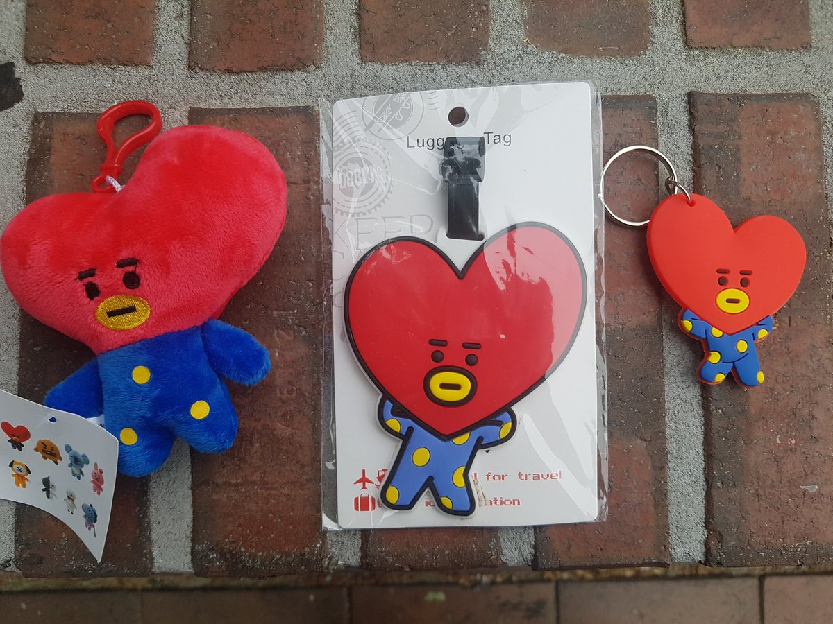taetae_with's tweet photo. 대학로 2번출구 스타벅스 커피 앞. 금, 토, 일 에 계신데요. 제가 3개를 ₩9,000 주고 샀어요. #타타 #TATA #BT21 
Daehakro Haehwa station exit 2 in front of Starbucks. BT21 all 3 for ₩9,000. Available Fri~Sunday https://t.co/hO8MWShASP