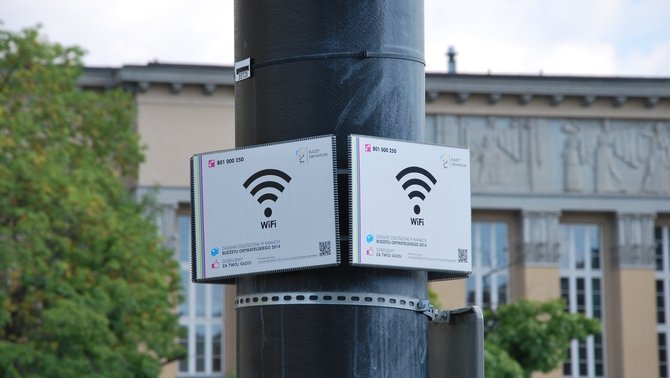 ViladeSalt's tweet photo. Salt és un dels municipis que rebrà la subvenció de la UE per a instal·lar wifi gratuït als espais públics. 

Llegeix la notícia 👉🏼 https://t.co/GuY44qhDnT

#ViuSalt #Salt https://t.co/8bnUBKYdE1