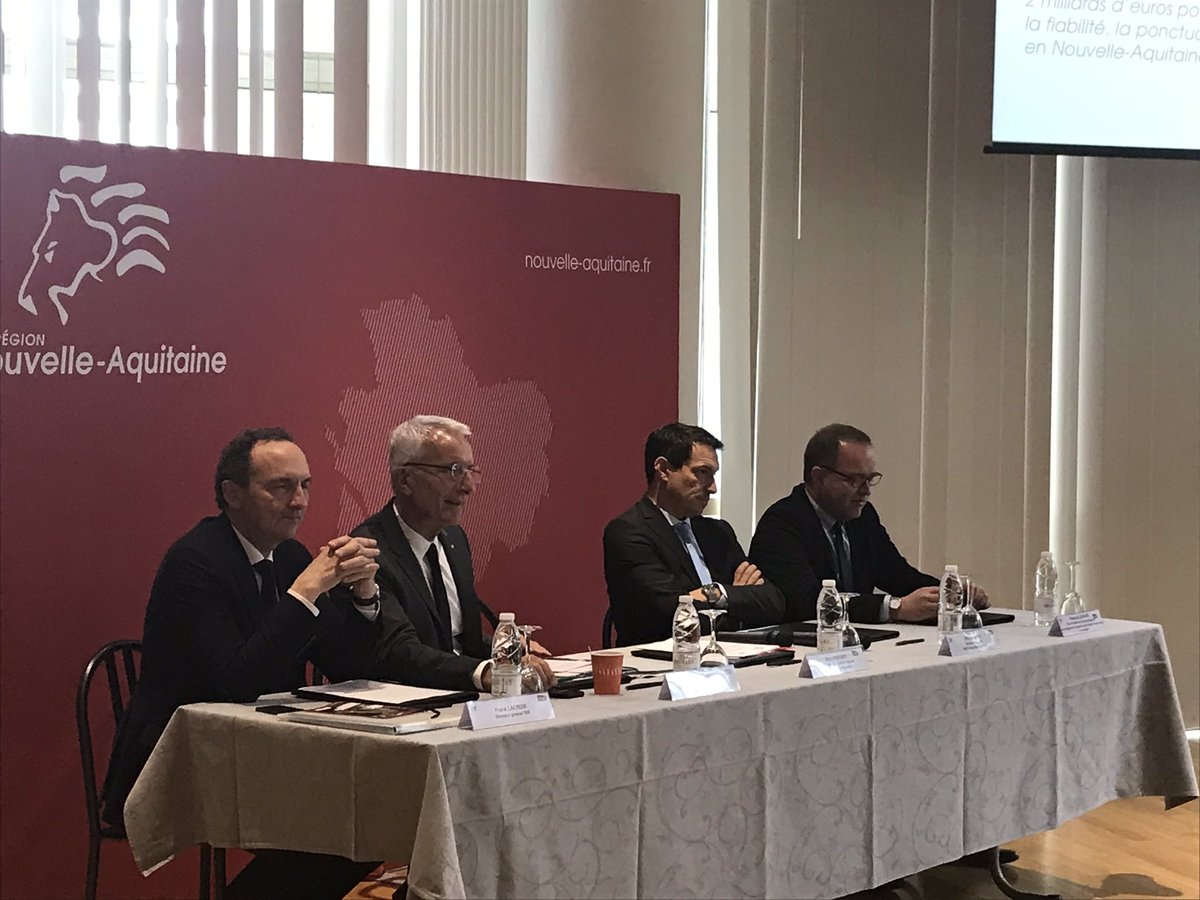 CorentineMazure's tweet photo. Signature de la convention @TERNouvelleAQ 2019-2024. Pour Guillaume Pepy : « C’est une région extraordinairement ferroviaire. C’est un sacré défi, la convention est très ambitieuse. C’est à nous de jouer. » @NvelleAquitaine @GroupeSNCF https://t.co/QejKjFLhyC