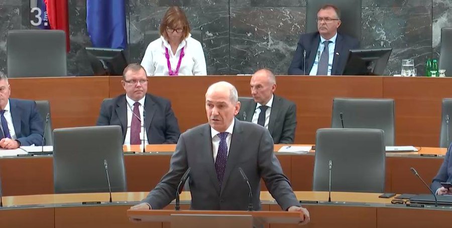 View image on Twitter