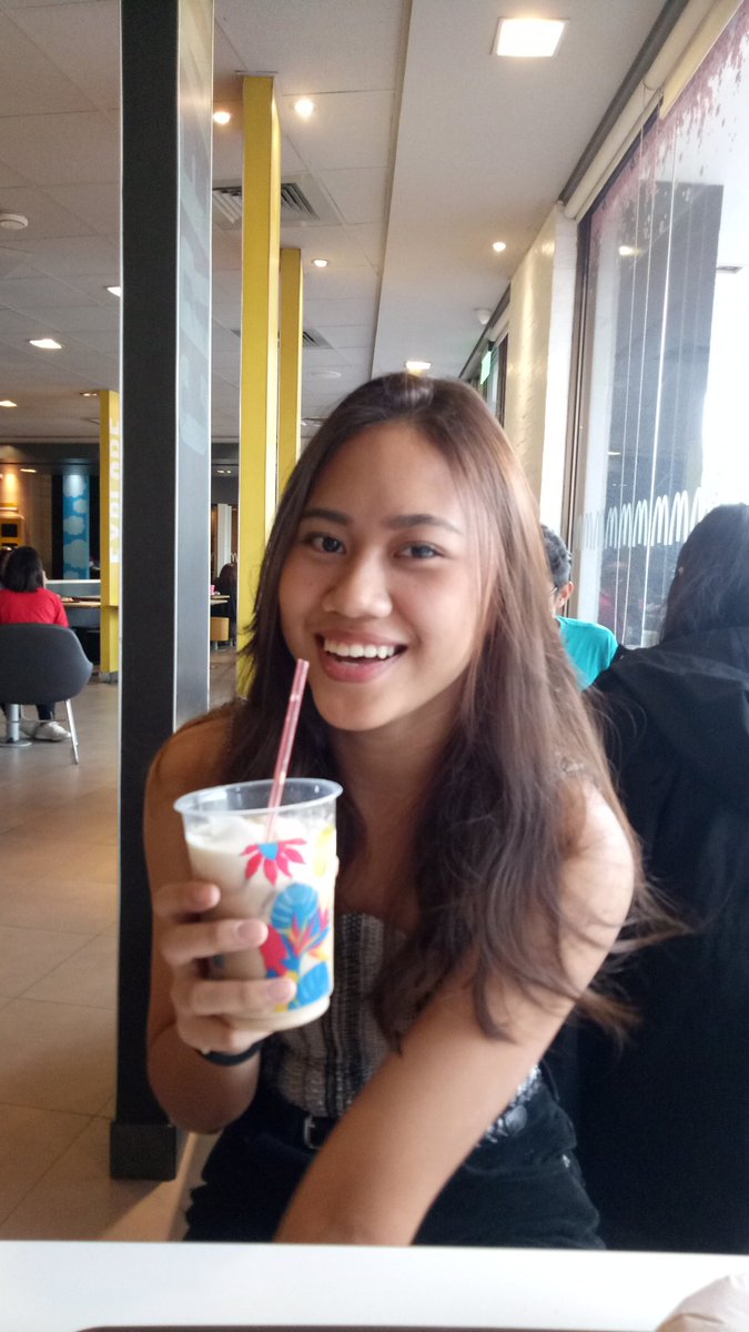maiayusay's tweet photo. OMG! Is that milk tea? In mcdo?! 
Try out the new milk tea mcfloat from McDonald's now available here in the Philippines!!!  ❤ @McDo_PH https://t.co/0AHuV71DeG